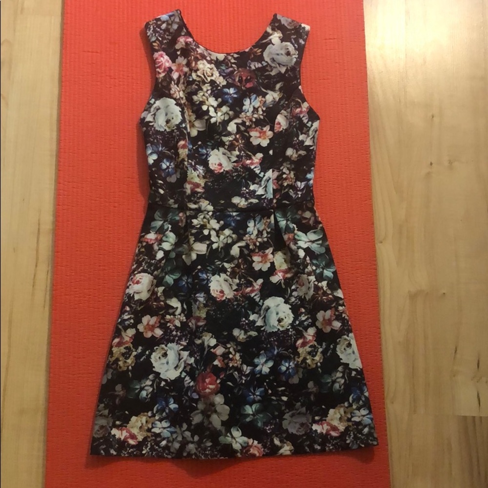 Black dark floral sleeveless dress